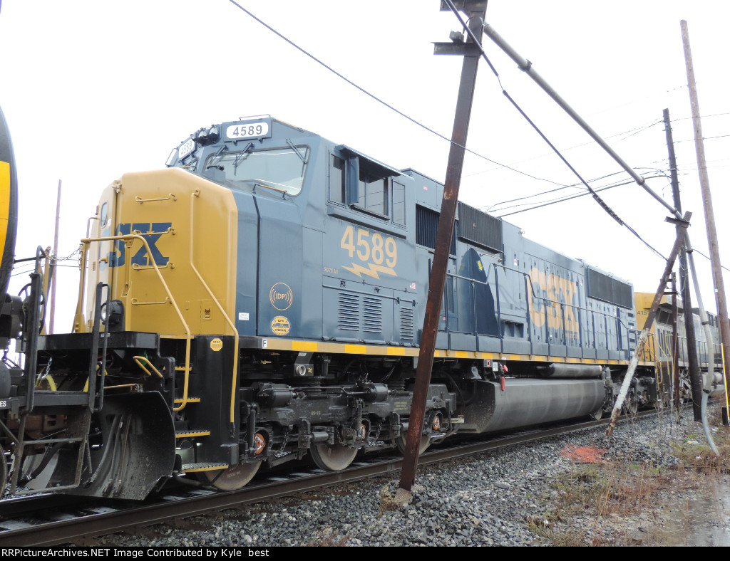 CSX 4589 